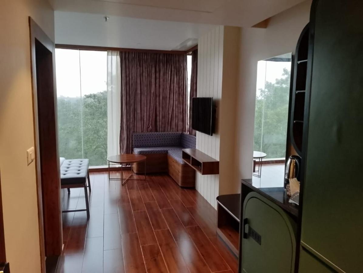 The Convoy Hotel Dibrugarh Dış mekan fotoğraf