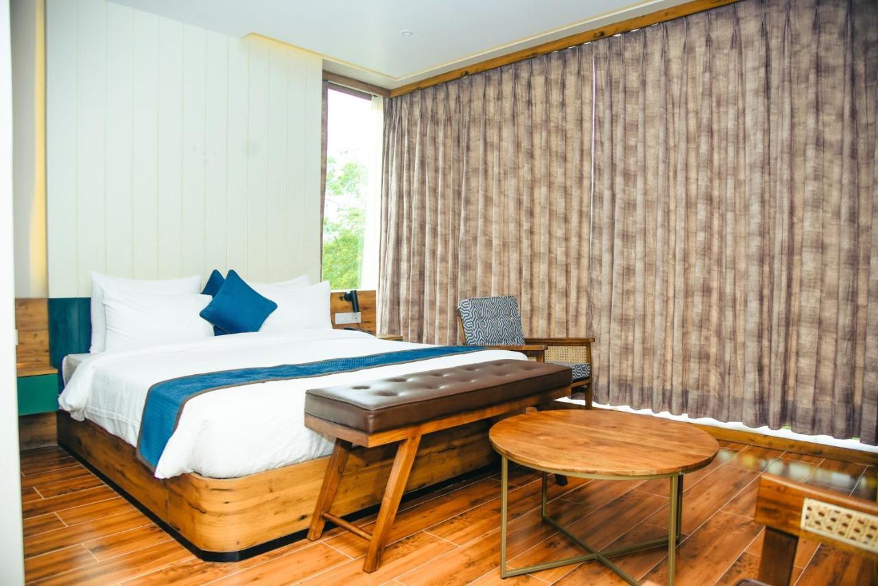 The Convoy Hotel Dibrugarh Dış mekan fotoğraf