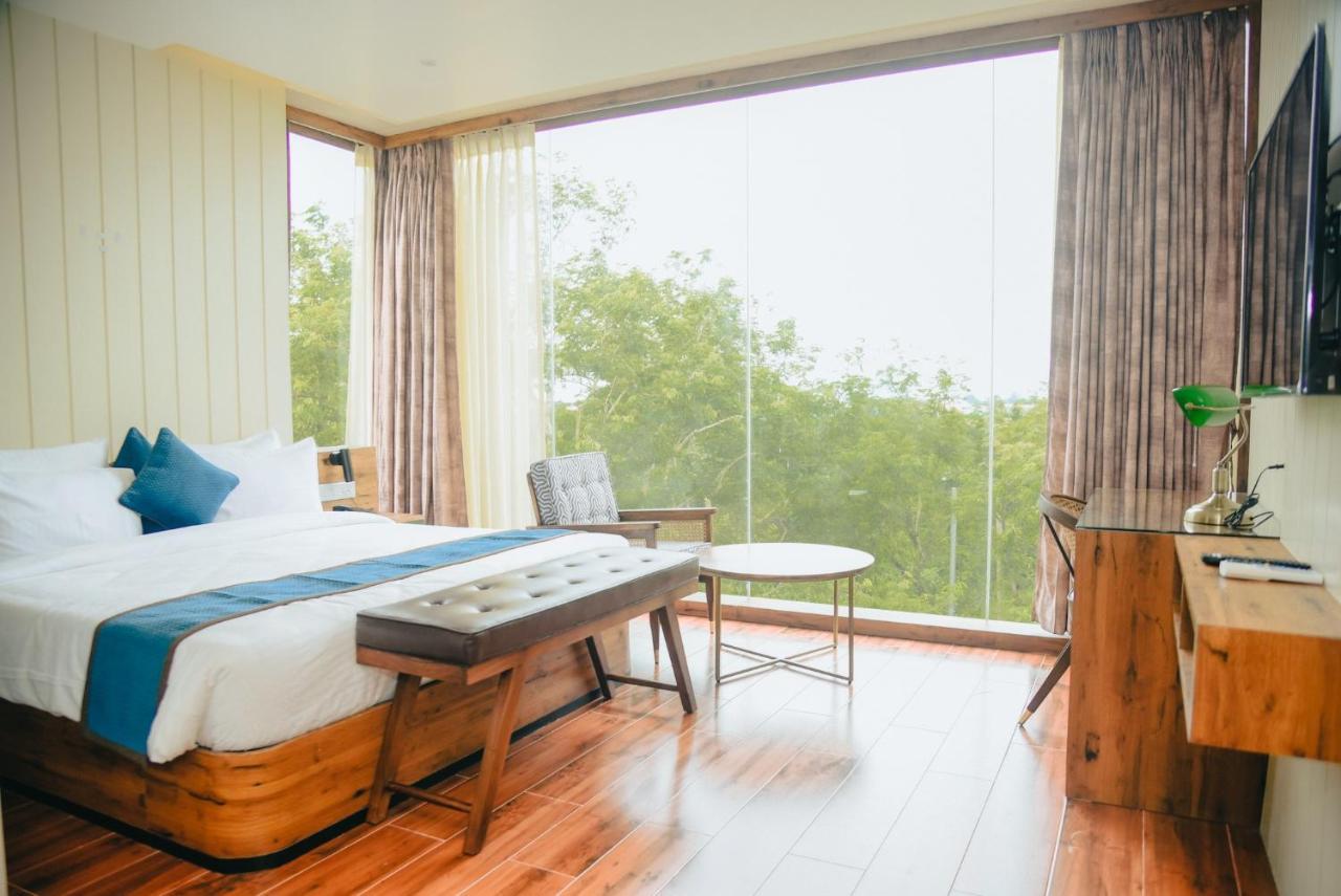 The Convoy Hotel Dibrugarh Dış mekan fotoğraf