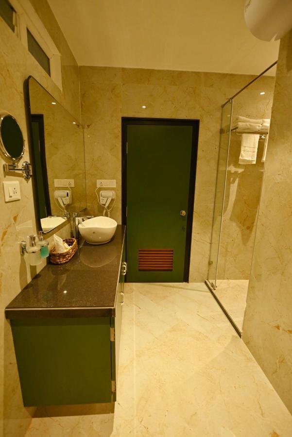 The Convoy Hotel Dibrugarh Dış mekan fotoğraf