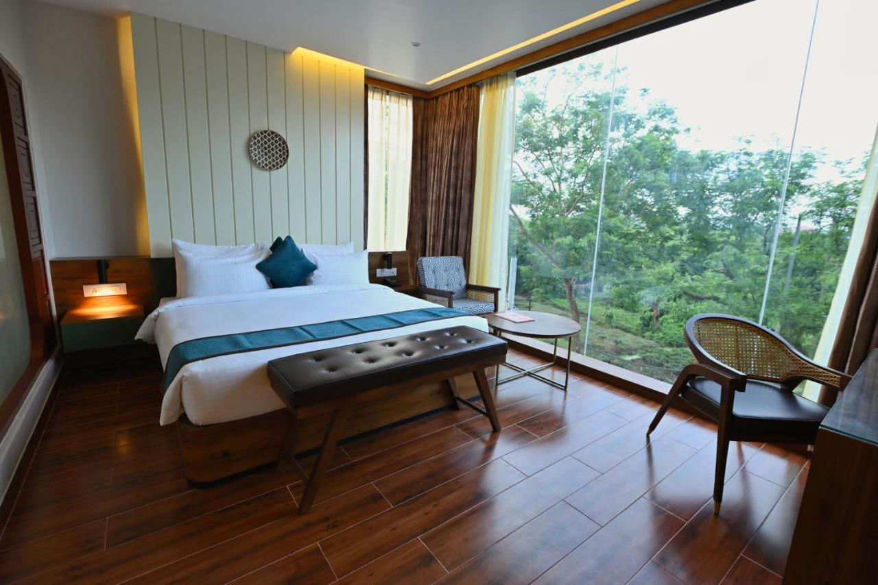 The Convoy Hotel Dibrugarh Dış mekan fotoğraf