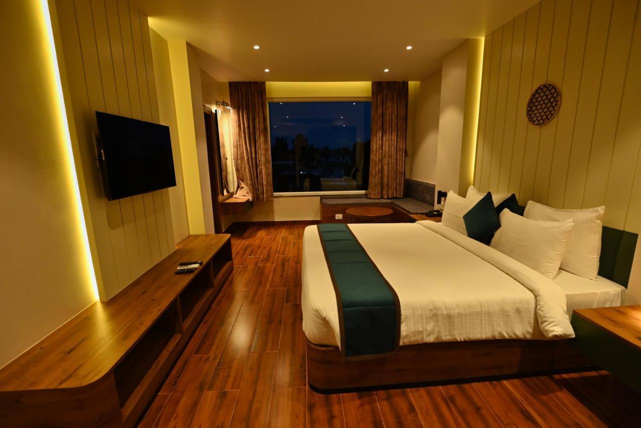 The Convoy Hotel Dibrugarh Dış mekan fotoğraf