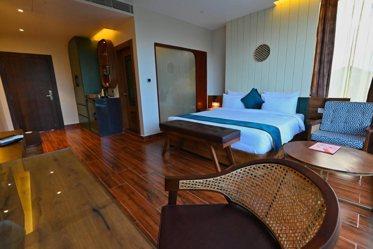 The Convoy Hotel Dibrugarh Dış mekan fotoğraf
